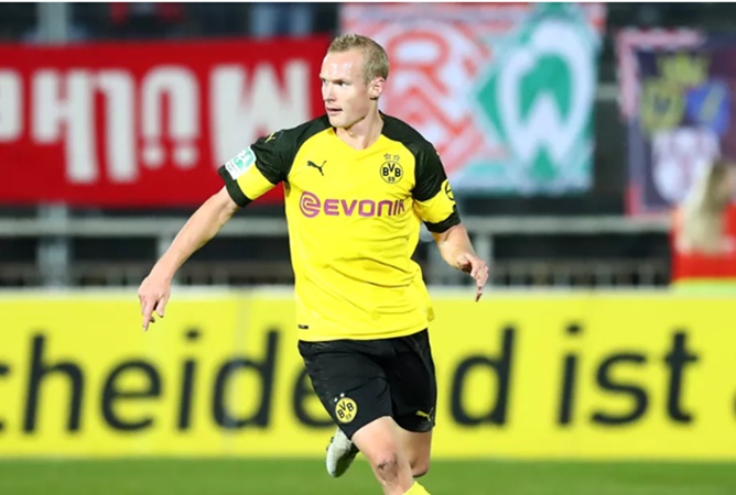 CHÍNH THỨC: Dortmund đẩy đi cái tên thứ 5 trong mùa hè