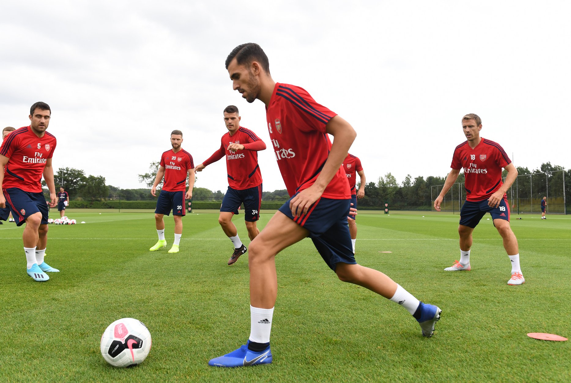 Ảnh bài viết Tân binh đi bóng, cả đội Arsenal phải ngước nhìn