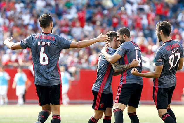 Người cũ gieo sầu, AC Milan nhận đòn đau trên đất Mỹ