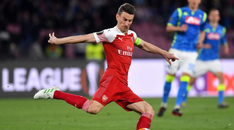 "Arsenal cần phải nhanh chóng giải quyết vấn đề của Laurent Koscielny"