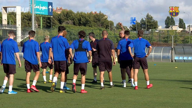 Video buổi huấn luyện đầu tiên của Victor Valdes với U19 Barcelona