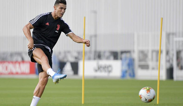 Ảnh bài viết Ronaldo, De Ligt và đồng đội miệt mài 'luyện công' cùng HLV Sarri