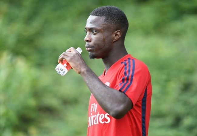Tập buổi đầu, Pepe biến hai sao Arsenal thành những 'gã hề'