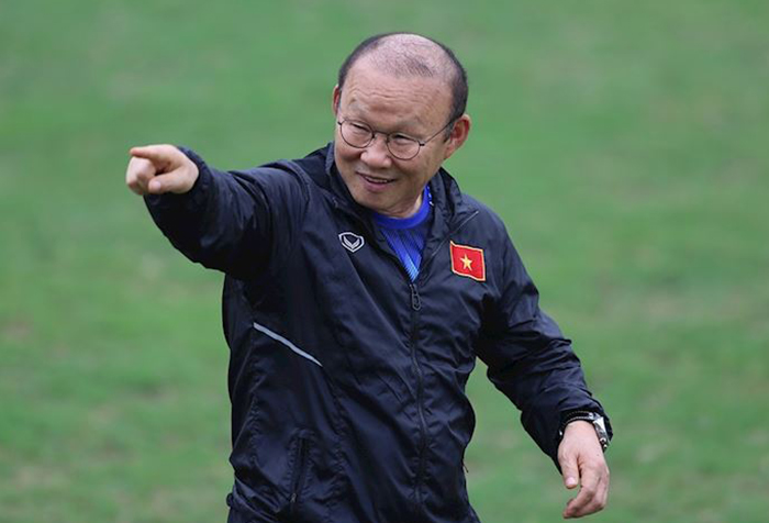 Dư âm vòng 19 V-League: Nụ cười của HLV Park Hang-seo