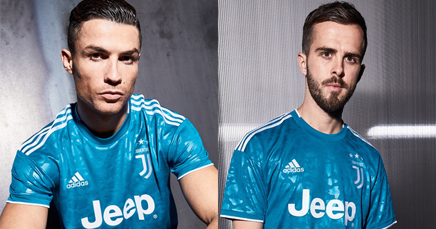 Ảnh bài viết Ronaldo khiến chị em 'điên đảo' trong chiếc áo số 3 của Juventus