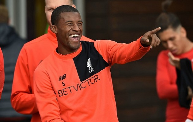 Ảnh bài viết 'Tạo nghiệp' rồi sút hỏng phạt đền, sao Hà Lan bị đồng đội trêu ghẹo