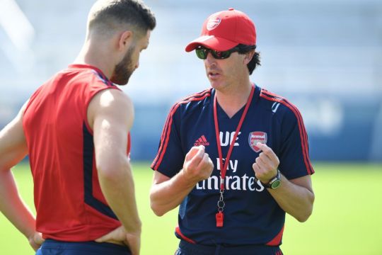 Vắng "người cận vệ già thời Wenger", hàng thủ Arsenal còn bao nhiêu phần trăm chắc chắn?