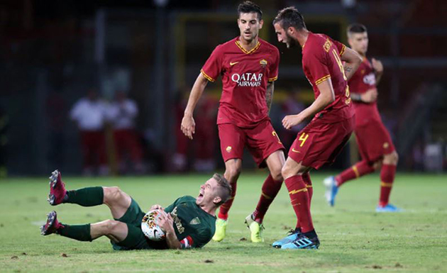 Kolarov lập siêu phẩm, AS Roma chia điểm Bilbao trong trận cầu bạo lực