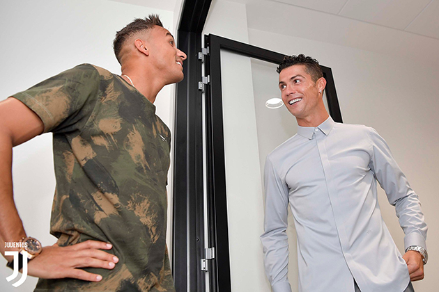 Ảnh bài viết Cựu hậu vệ Real Madrid nhận 'gạch đá' khi đến Juventus