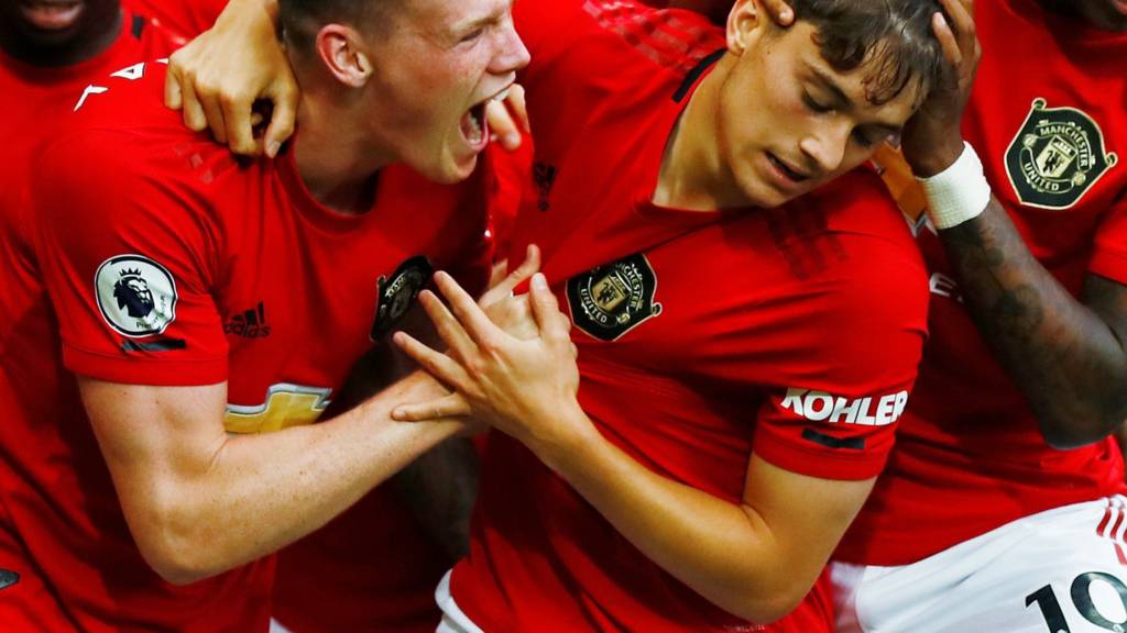 Ảnh bài viết Tân binh Man Utd bật khóc sau khi sút tung lưới Chelsea