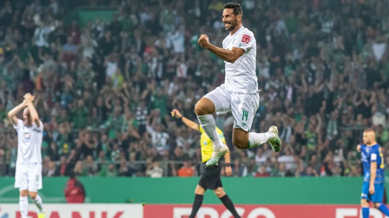 Ấn tượng! "Cận vệ già" của Bundesliga tiếp tục sắm vai kỷ lục gia