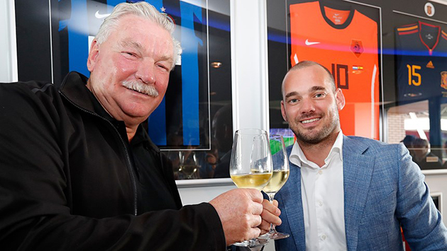 Ảnh bài viết CHÍNH THỨC: Huyền thoại từng cùng Inter Milan đoạt cú ăn 3 giải nghệ