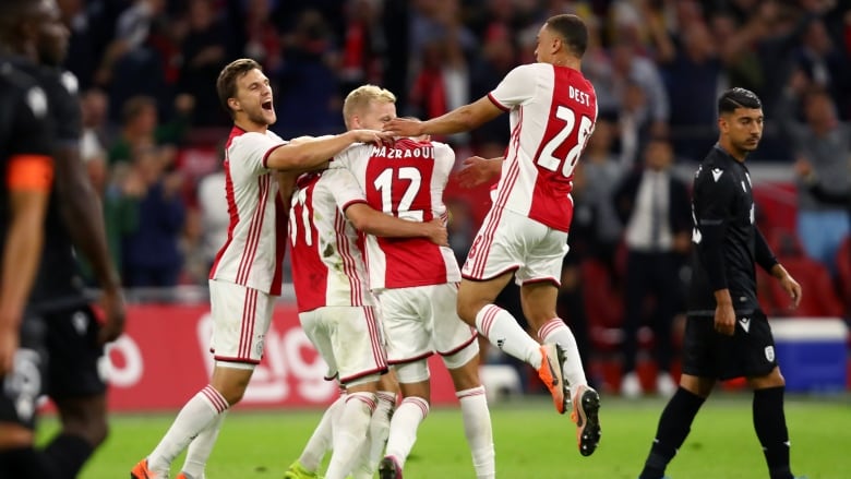 Địa chấn! Ajax hút chết, Champions League vắng bóng 2 'gã khổng lồ'