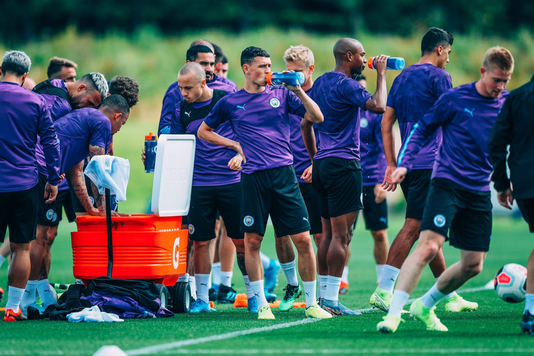 Ảnh bài viết Mourinho đã đúng! Choáng với dàn "tinh binh" của Man City trên sân tập