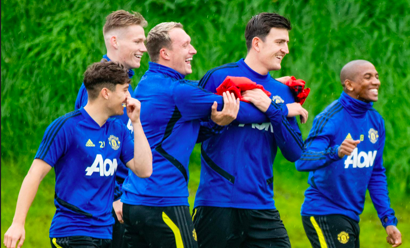 Ảnh bài viết Sân tập Man Utd rộn tiếng cười, Maguire như "gã hộ pháp"