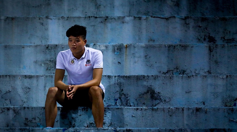 "Người hùng" của Liverpool và bài học cho Phí Minh Long