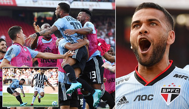 Ảnh bài viết Chơi vị trí lạ, Dani Alves ghi bàn ngay trận ra mắt CLB mới