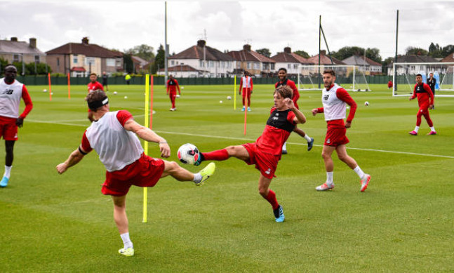 Ảnh bài viết Hàng loạt gương mặt lạ xuất hiện trong buổi tập của Liverpool