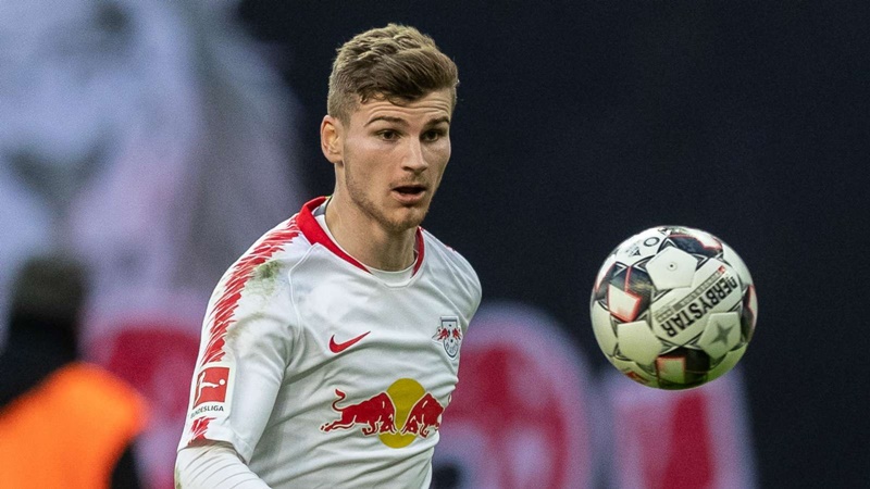Quan tâm đến chân sút hàng đầu, Bayern bị địch thủ "đuổi khéo"