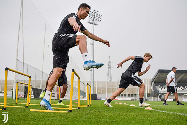 Ảnh bài viết Vắng HLV Sarri, dàn sao Juventus vẫn miệt mài tập luyện