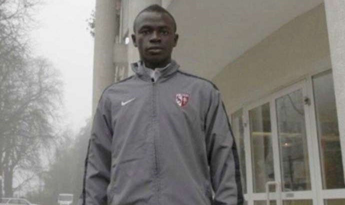 Câu chuyện đằng sau bức ảnh đầu tiên của Mane khi rời Senegal đến Metz