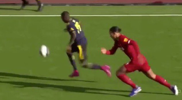 Ảnh bài viết Pepe hóa Messi, loại bỏ Van Dijk chỉ với 1 pha xử lý đỉnh đạc