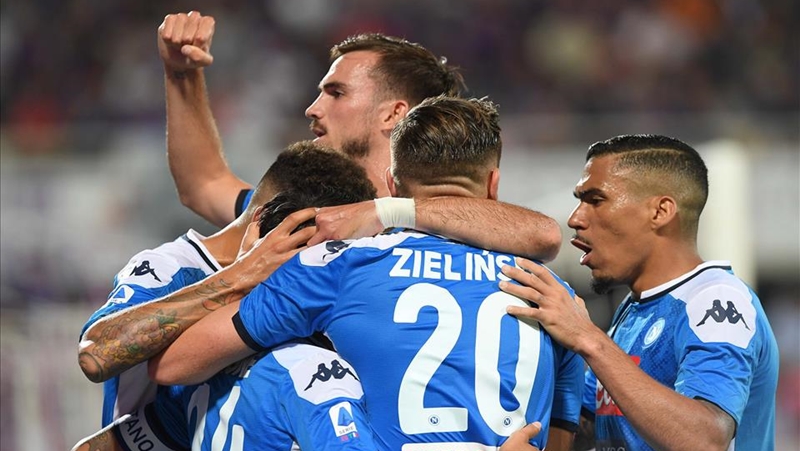 "Tam tấu" MIC tỏa sáng, Napoli nhọc nhằn đánh bại Fiorentina