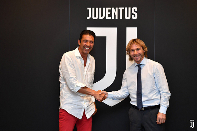 Ngày này năm xưa: Buffon, Nedved và hai thương vụ để đời của 'bố già' Moggi