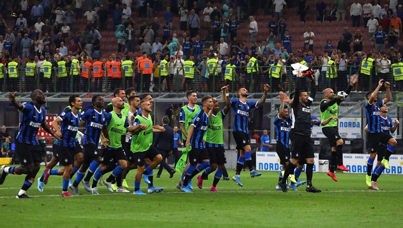 'Nghệ sĩ hài' khai hỏa, Inter Milan vùi dập Lecce trận mở màn