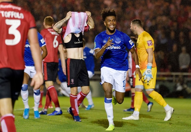'Giày vò' CĐV Arsenal, Iwobi hành động khó tin khi ghi bàn cho Everton