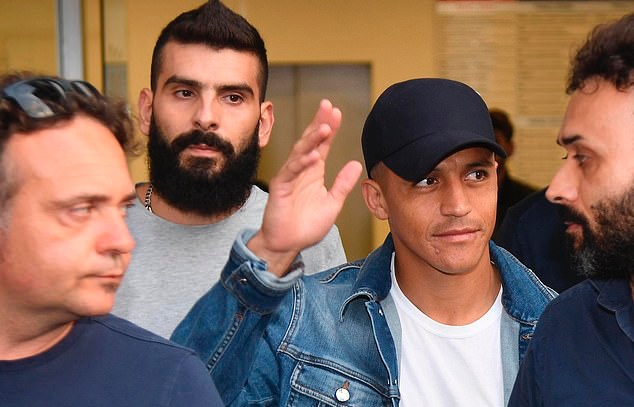 Ảnh bài viết Bị M.U hắt hủi, Sanchez được chào đón như ông hoàng ở Milan