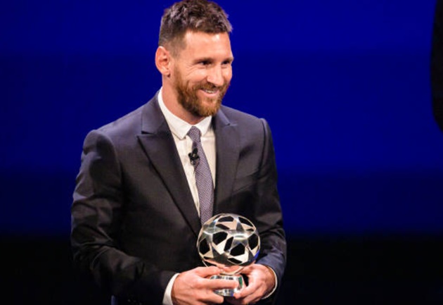 Ảnh bài viết Đây, phản ứng khó tin của Ronaldo khi bị Messi qua mặt giành giải!