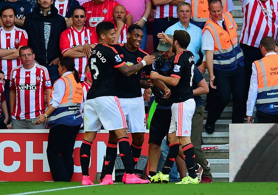 Ảnh bài viết Kỷ lục 16 năm của Man Utd sẽ mất vì hàng thủ?