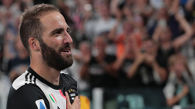 Gonzalo Higuain nổ súng cho Juventus: Khi 'cục tạ' khẳng định giá trị