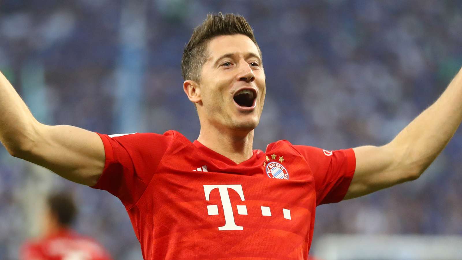Liên tục chỉ trích chính sách chuyển nhượng, Lewandowski ngay lập tức bị "dằn mặt"