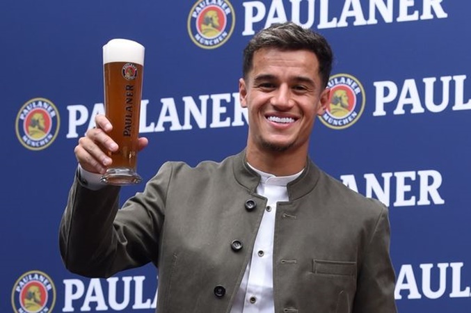 Ảnh bài viết Niềm vui rạng rỡ của Coutinho khi chụp ảnh cùng toàn đội Bayern
