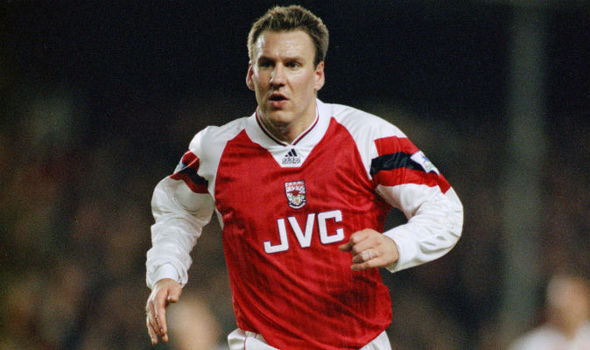 "Tôi tự hỏi tại sao Arsenal không ký hợp đồng với cậu ta"