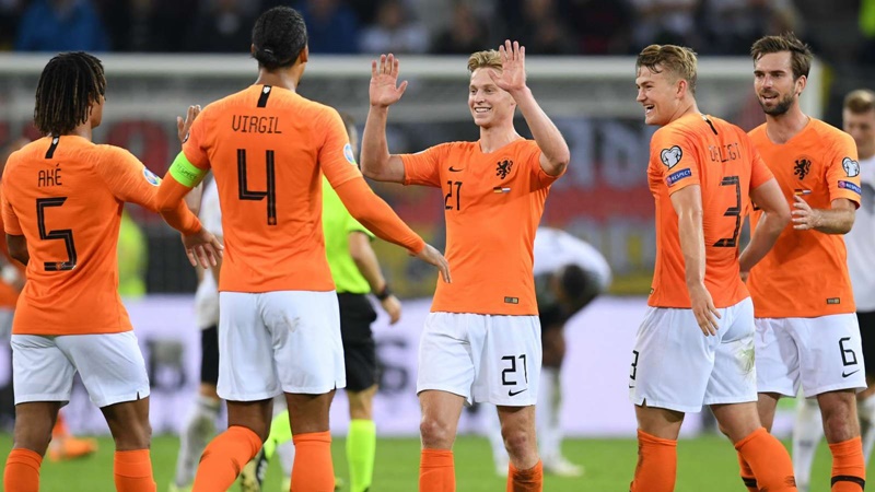 Trả cả "vốn lẫn lời", Koeman nói 1 điều sau màn "đại náo" trên sân tuyển Đức