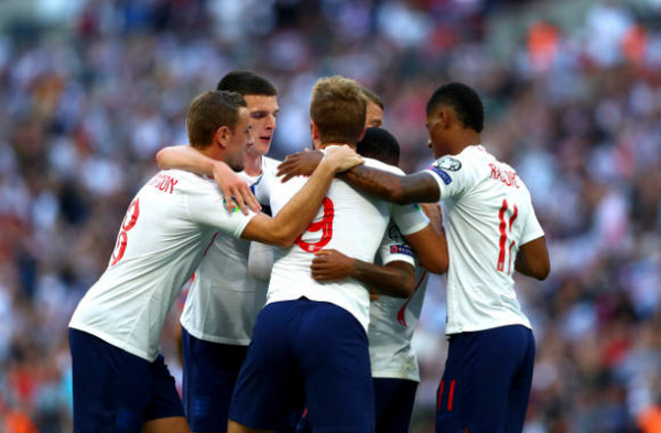 Siêu tiền đạo lập hattrick, Tam sư 'tắm mưa' đối thủ tại Wembley