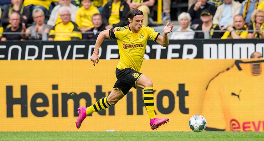 XONG! "Cơn lốc cánh trái" báo tin buồn cho Dortmund