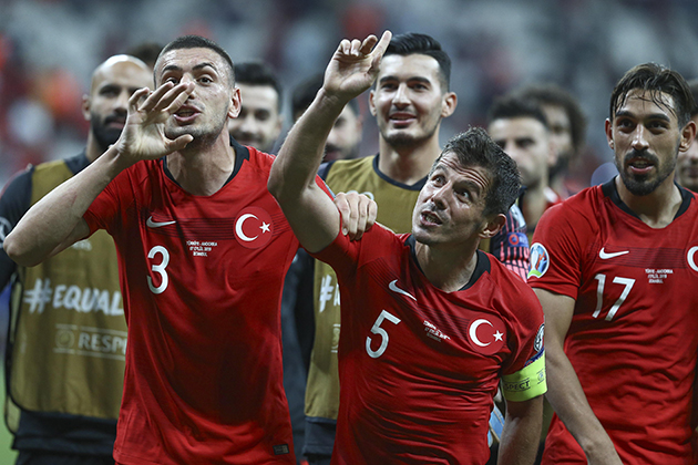 Emre Belozoglu: Chiến binh bất tử của tuyển Thổ Nhĩ Kỳ