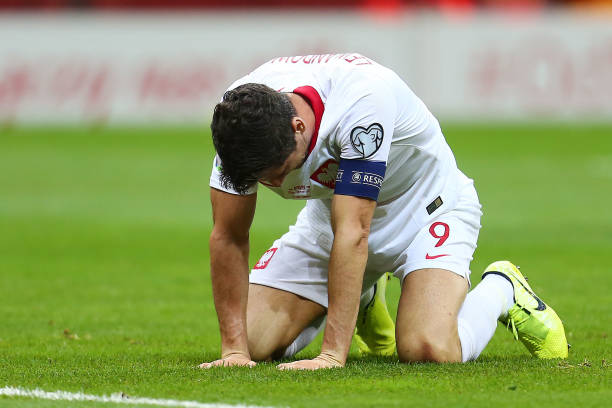 Lewandowski tiếp tục 'tệ hại', Ba Lan đã cảm thấy 'lạnh gáy'