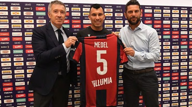 Người khiến Messi 'tắt điện' ra mắt tại Bologna
