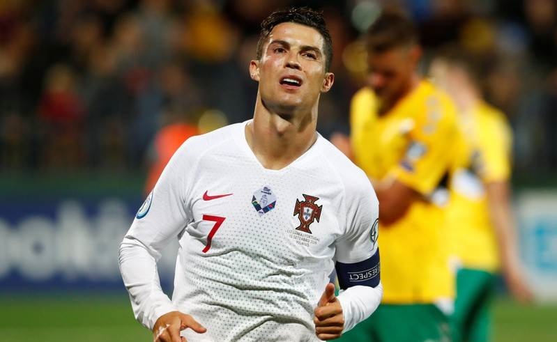"Cà khịa" Ronaldo, cựu sao Liverpool nhận cái kết đắng lòng