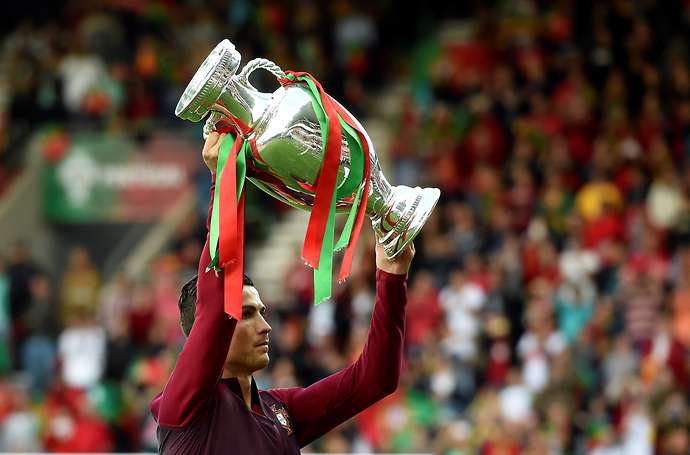 Ảnh bài viết Đi vào lịch sử bóng đá châu Âu, Ronaldo nói gì?