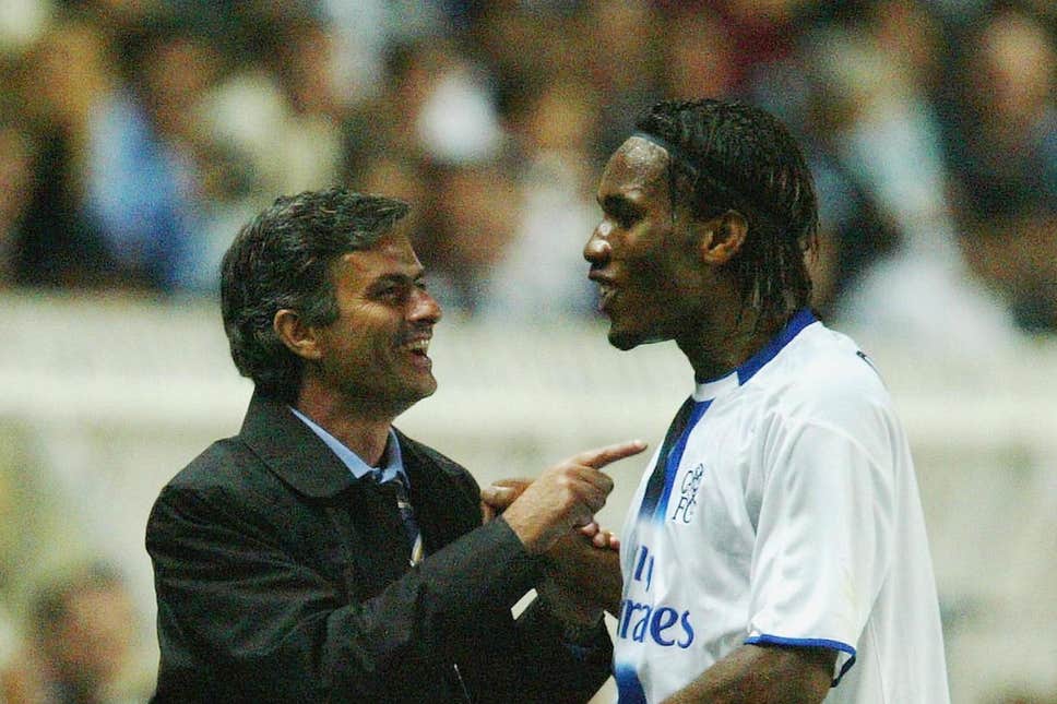 "Khi Mourinho bị sa thải, tất cả khóc nức nở. Phòng thay đồ vỡ vụn"