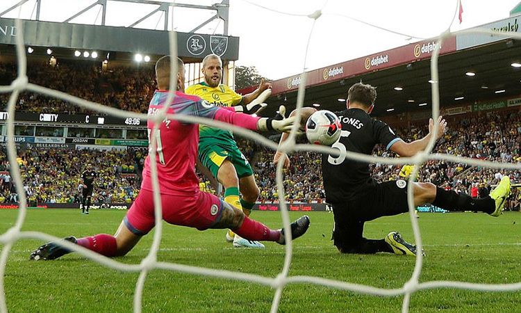 Ảnh bài viết Hàng thủ kém cỏi, Man City đã sai lầm khi không mua Harry Maguire?