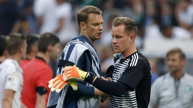 Liên tục bất mãn vị trí trên tuyển, Ter Stegen được đàn anh lên tiếng dạy dỗ