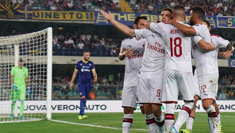 Ảnh bài viết "Vua dội bom" ghi bàn, AC Milan nhọc nhằn vượt ải Verona