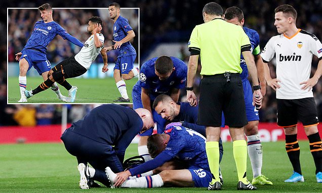 SỐC! Cựu sao Arsenal vào bóng ghê rợn, Mason Mount suýt gãy chân